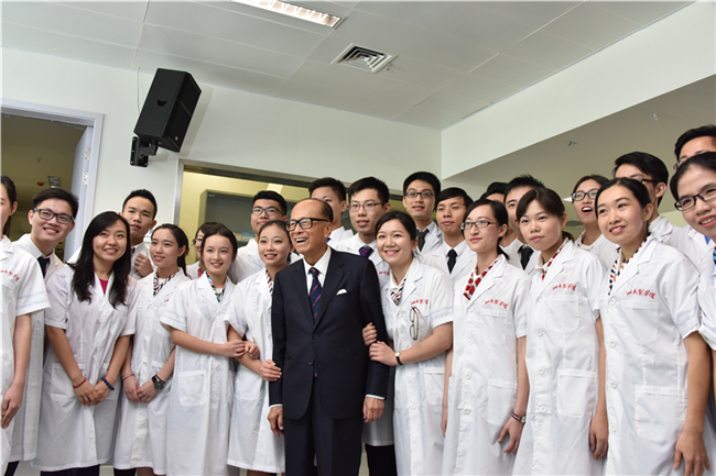 這個(gè)投資了近4億，連李嘉誠、姚明都參觀過的教學(xué)中心真的很牛逼！